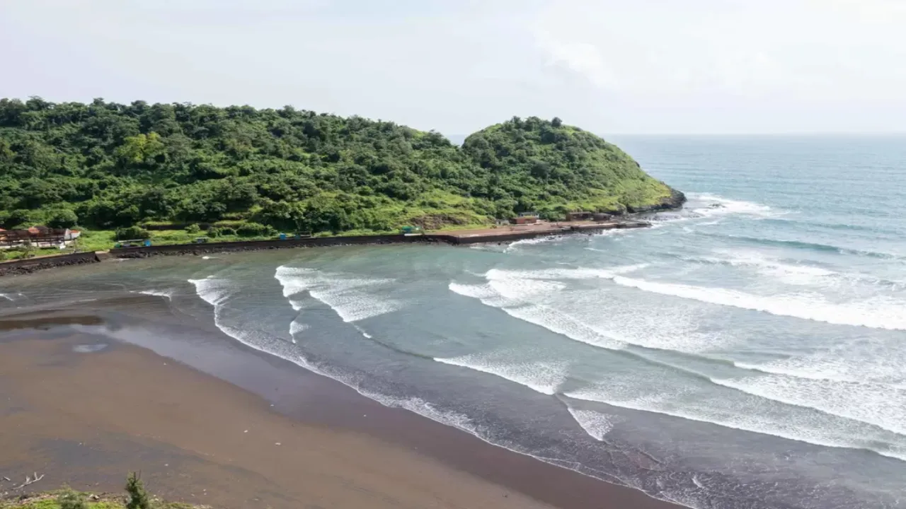 Shrivardhan Beach & Homestay